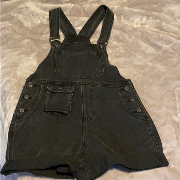 Black Overall Shorts - Picture 2 of 3